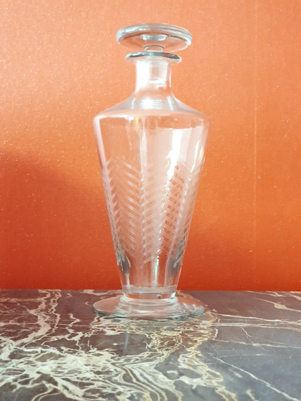 Carafe en verre gravé