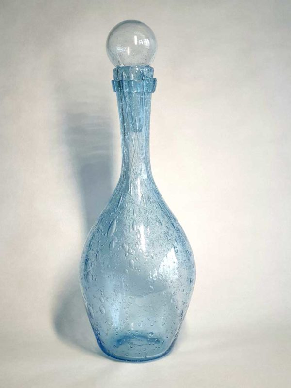 carafe en verre bleu avec des motifs bulles DEFI - ELAN - I.C.I