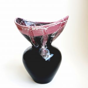 Vase Fat Lava rose/noir de VALLAURIS