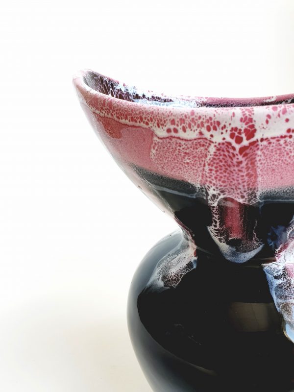 Vase Fat Lava rose/noir de VALLAURIS 2